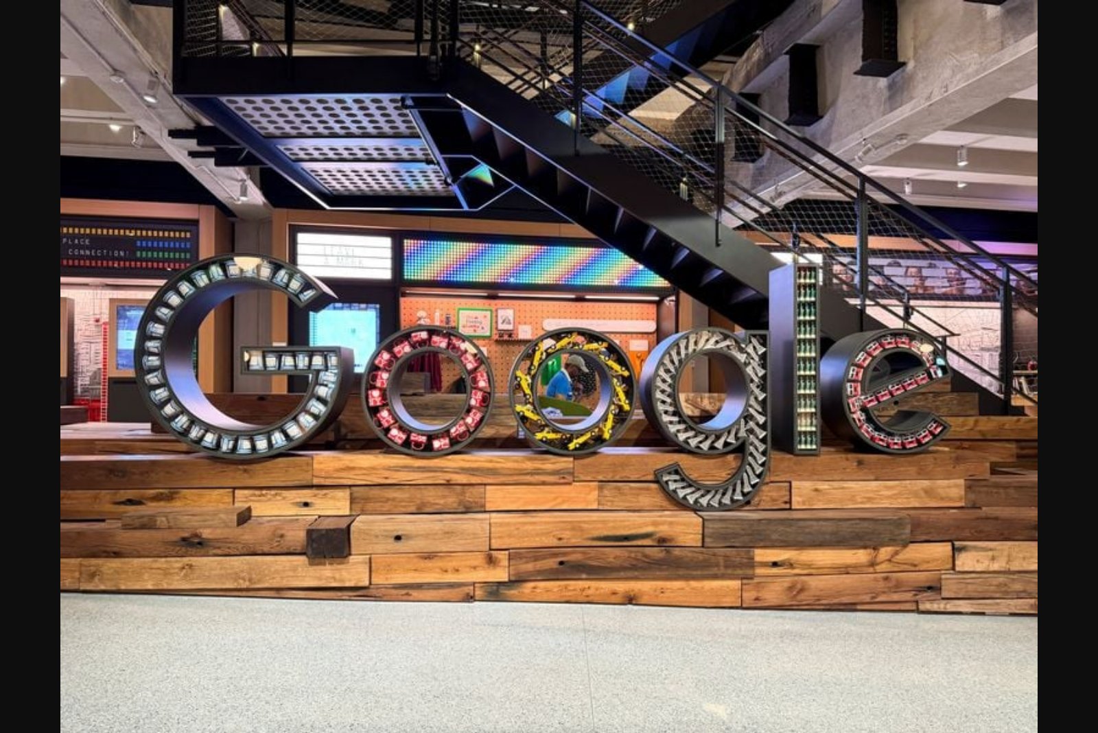 Big Tech Leans on Bonds and Stock Sales to Finance AI and Cloud Buildouts
