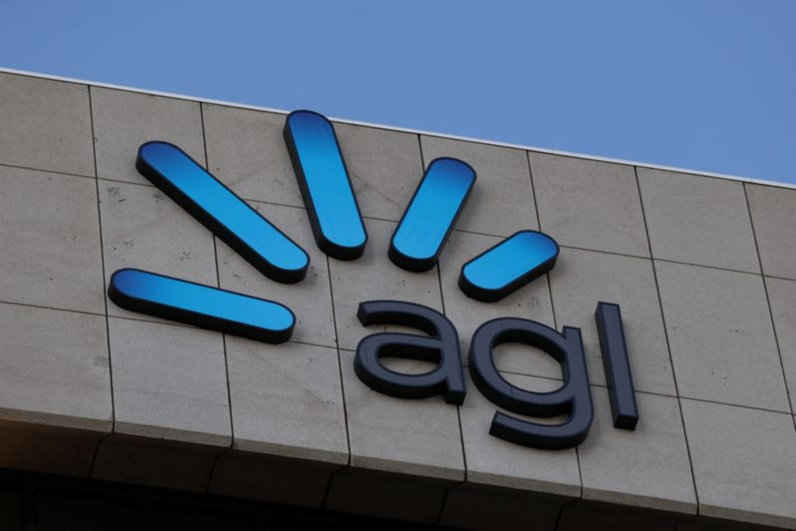 AGL Energy Tightens Full-Year Profit Guidance as First-Half Earnings Slip