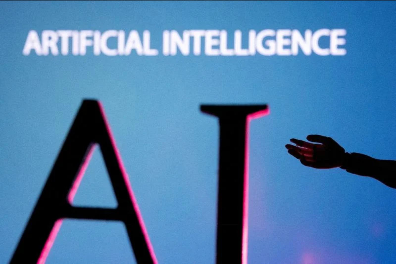 Hedge Funds Retreat from Chip and Hardware Names as AI-Linked Shares Wobble